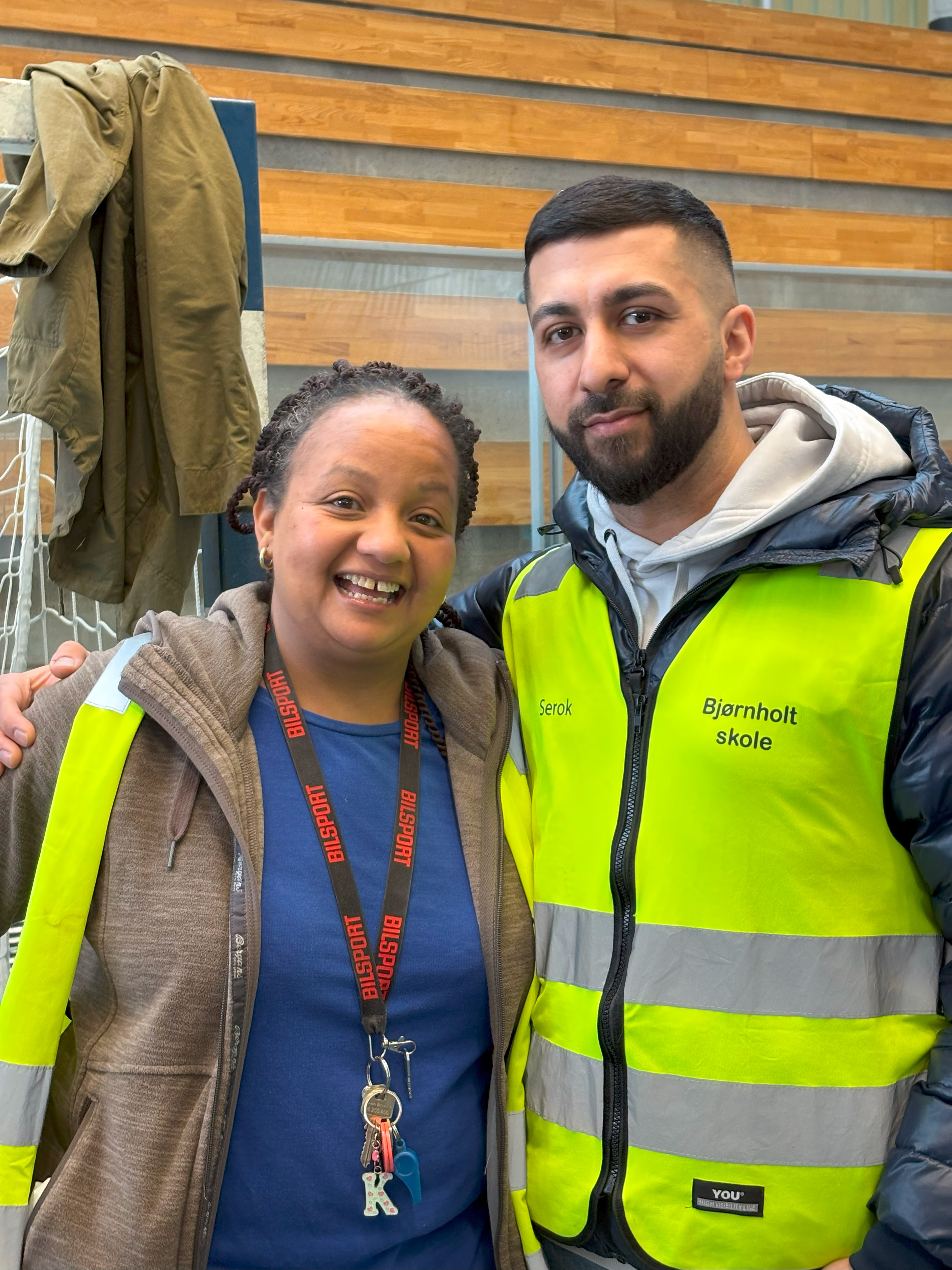 en person og person iført jakker