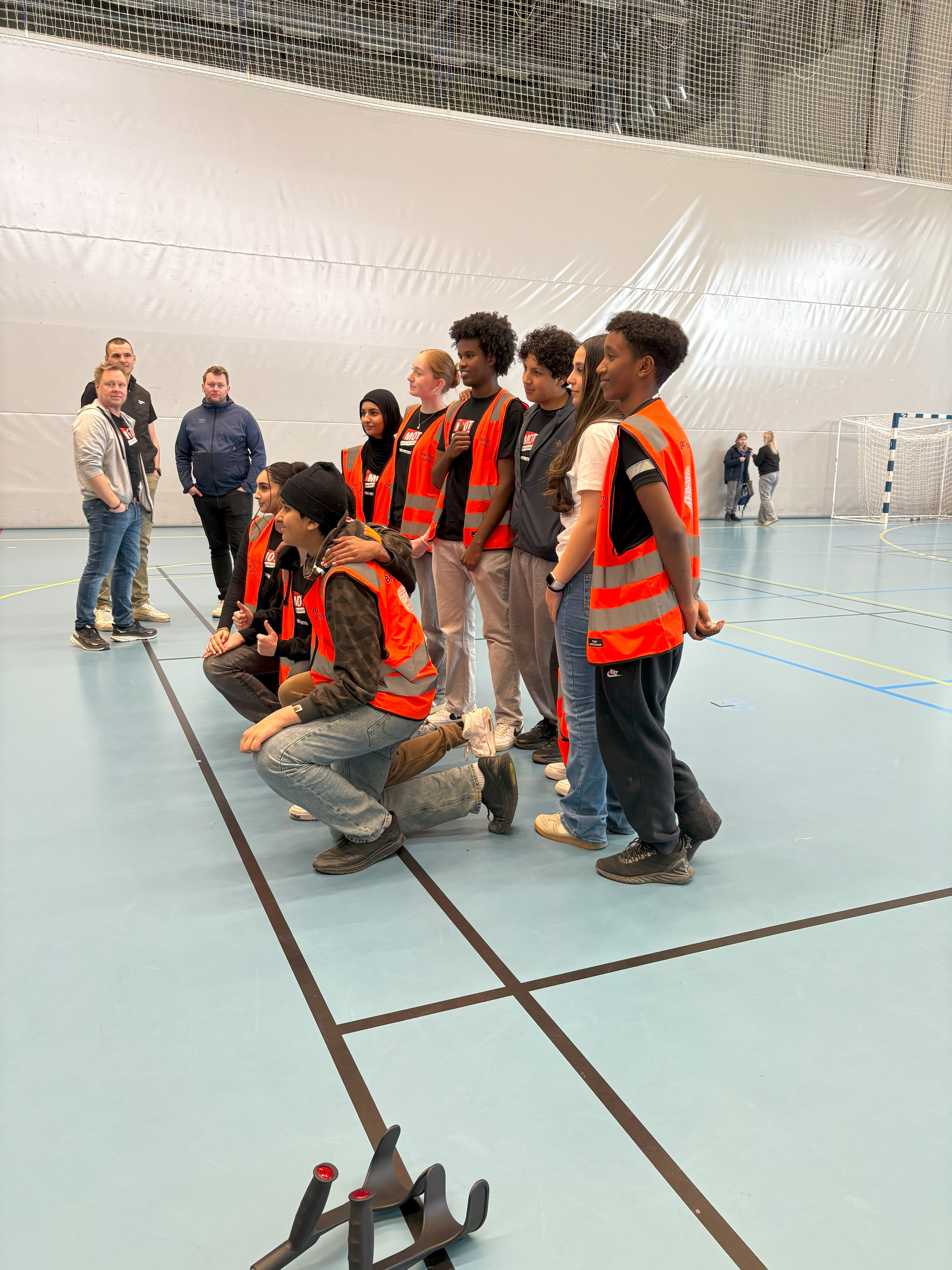 En gruppe mennesker på en båt