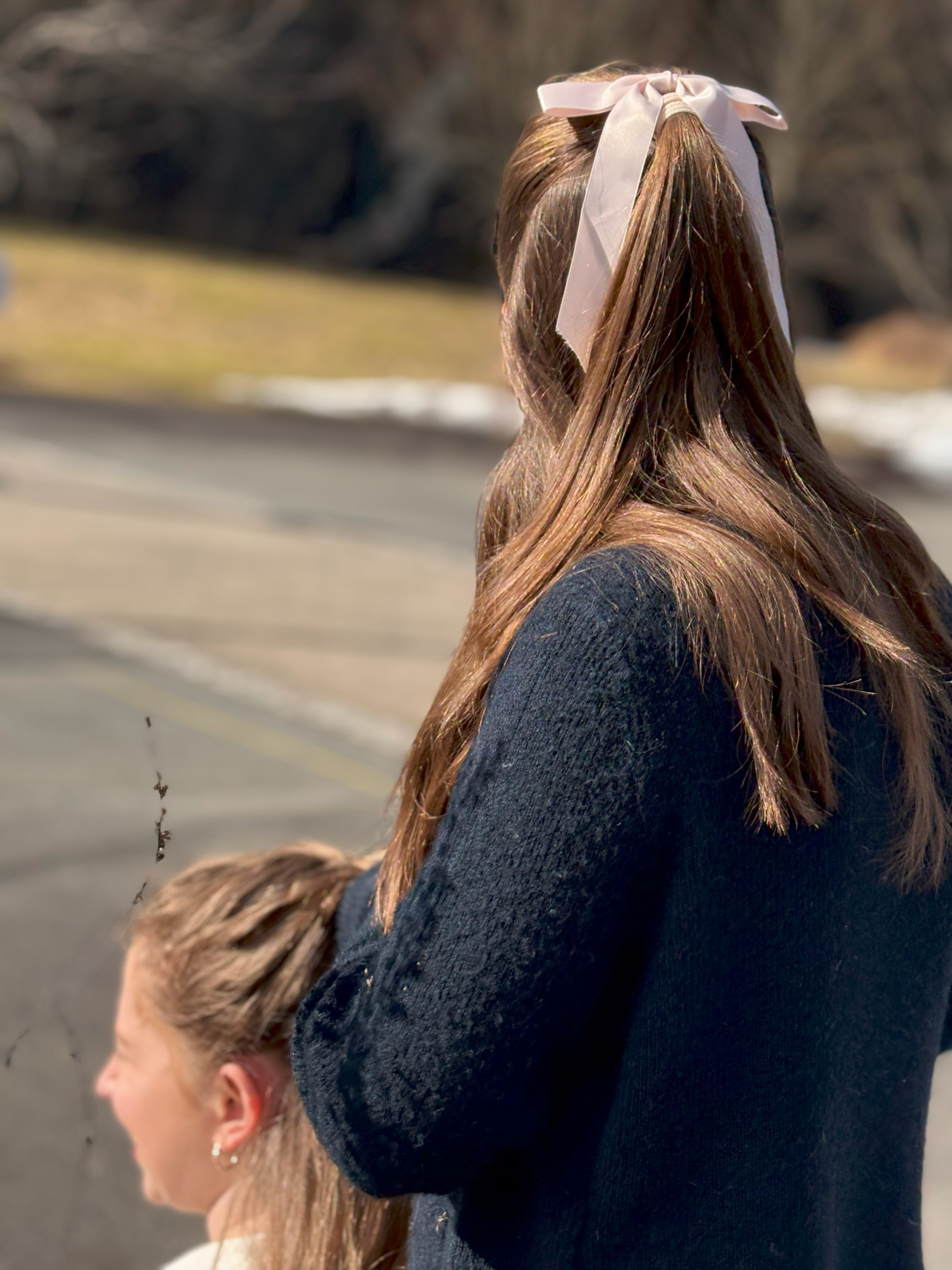 en person med håret i en hestehale